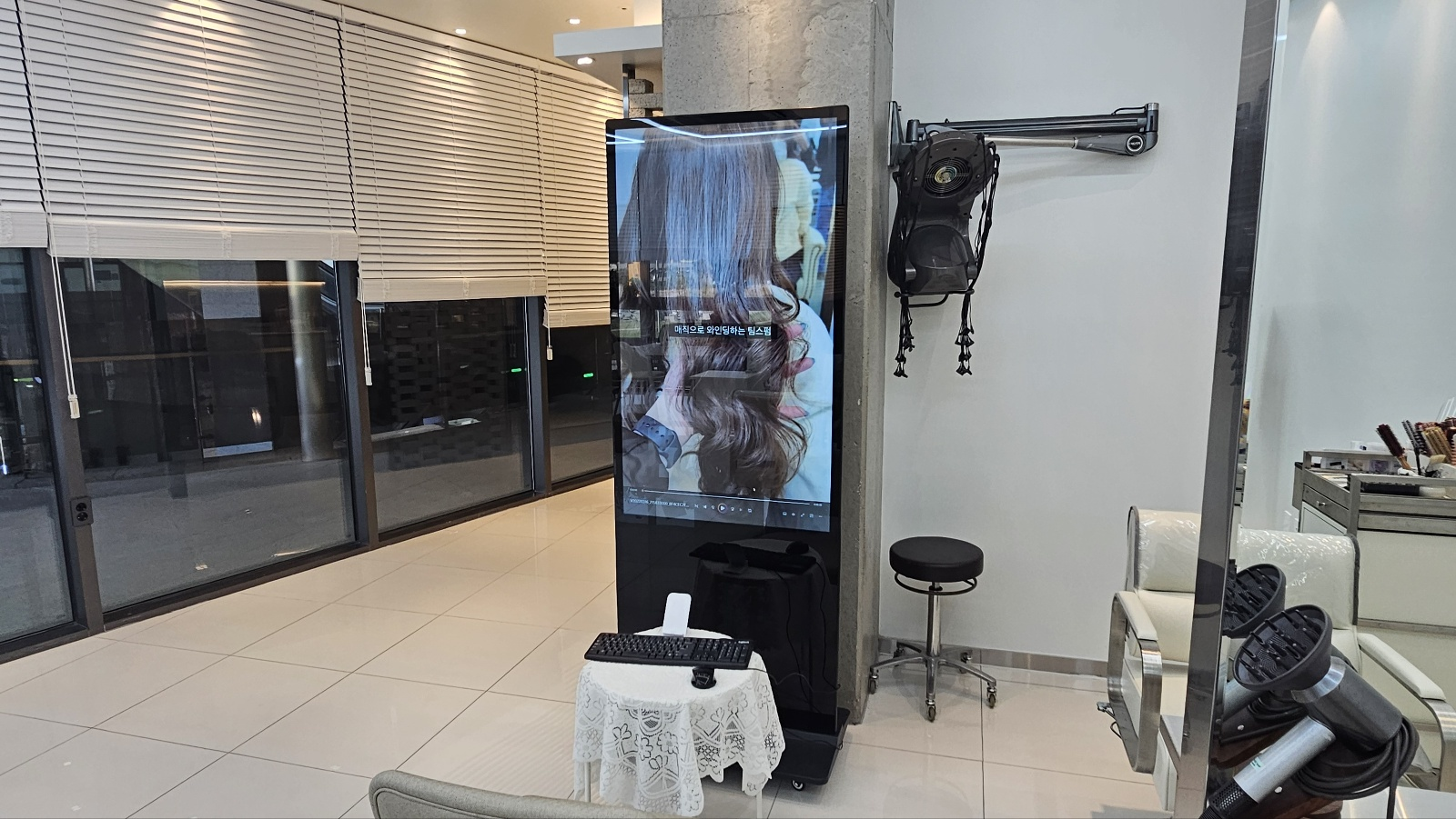 성남 **헤어샵 스탠드 사이니지 GISS55 납품